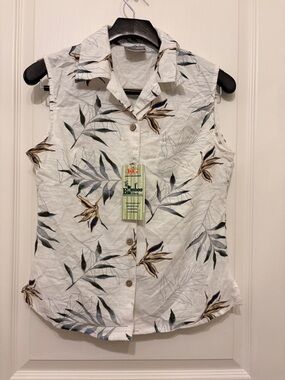 Kingston Sleeveless Button-Front bamboo sleeveless top with Leaf Print